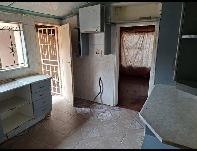 3 BEDROOM HOUSE FOR SALE IN ORLANDO WEST